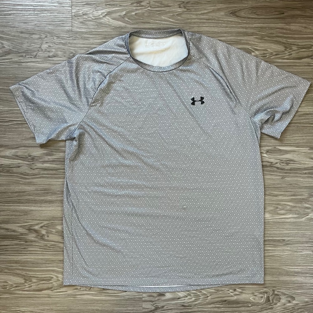 Under Armour Men XL HeatGear Grey Geometric Triangle Short Sleeve Training Shirt